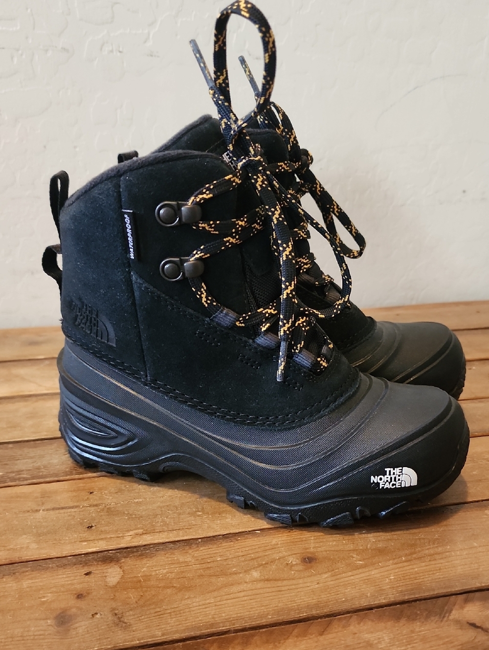 The North Face Kids Black Winter Snow Boots Kids Size 2 Brand New No Tags
